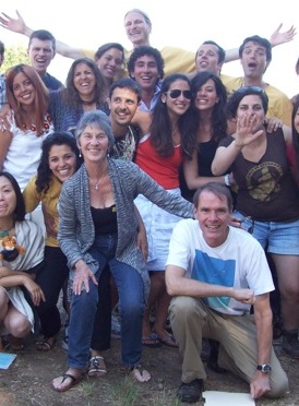 Photo of Robert Dilts and Judith DeLozier with NLP Practitioner Class